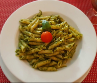 Spaghetti O Macarrones Al Pesto