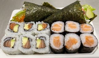 A22 - Temaki de Salmao, Rolo de Salmao e California de Salmao com Abacate (14 un.)