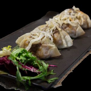 Gyozas caseras de cerdo trufadas