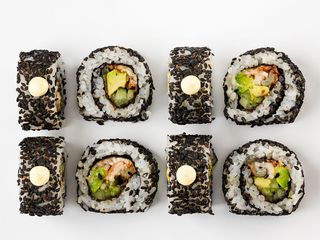 Каліфорнія з вугрем в кунжуті (210g)