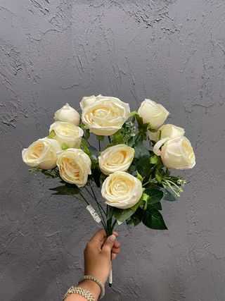 Bunt vještačkog cvijeća