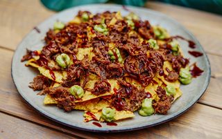 Tapa De Nachos Con Pulled Pork Y Guacamole