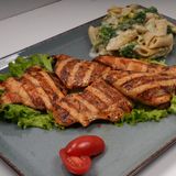 Пилешко филе с пене и броколи (400г)