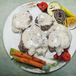 Pfeffearsteak muschi de vita la gratar cu piper verde