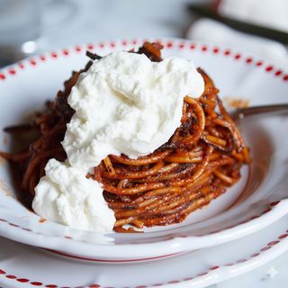 Spaghetti all'assassina con stracciatella