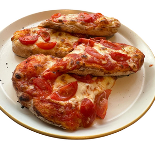 Plăcintă cu roși cherry și mozzarella