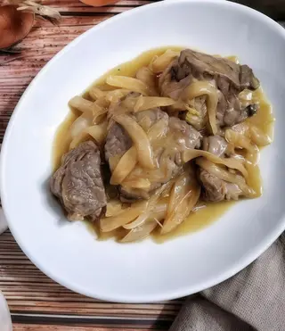 Manzo con bambù e funghi