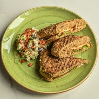 Sendvič sa paniranom piletinom 400gr