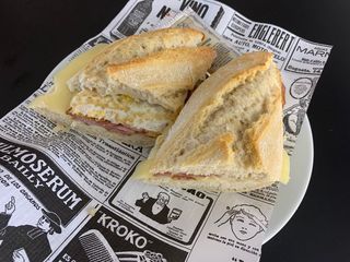 Bocadillo De Bacon Con Queso Y Huevo