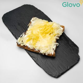 2 Toasts au Fromage Fondu et Œufs