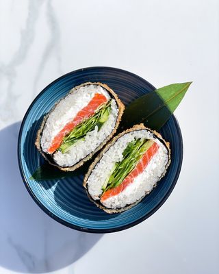 Суші бургер з лососем 