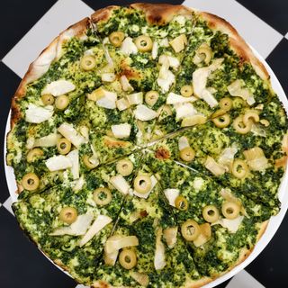 Pizza cu anghinare și spanac 