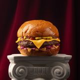 Чізбургер з яловичою котлетою