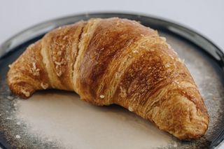 Napolitanski kroasan vanilija krema