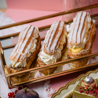 Ecler cu crema de vanilie si frisca