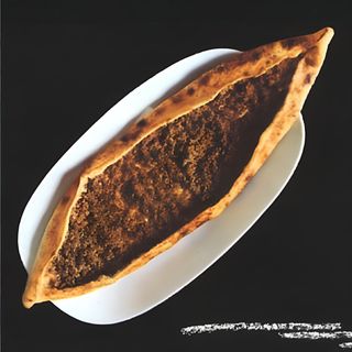 Pide cu carne de vită tocata