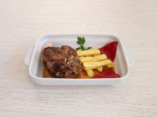 Codillo de cerdo al horno, al estilo alemán