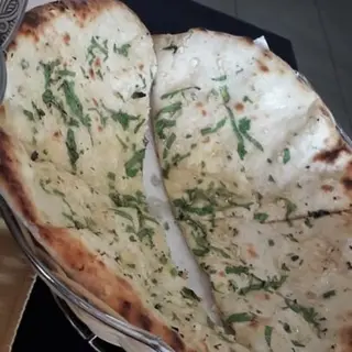 Garlic Y Cheese Naan