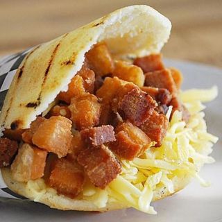 Arepa chicharron