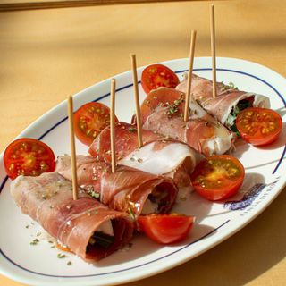 INVOLTINI DE SPECK Y MOZARELLA