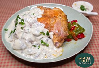 PULPA PUI CU SMANTANA SI CIUPERCI..