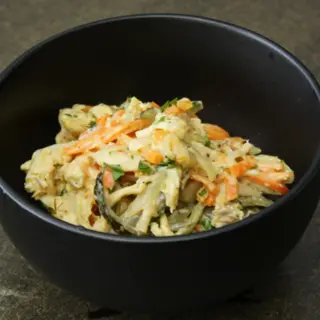Салат з куркою та соленим огірком (200г)