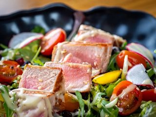 Salata cu ton proaspat