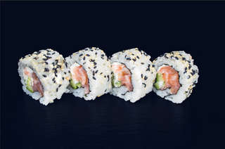 15. Урамаки сьомга (4бр-80г)