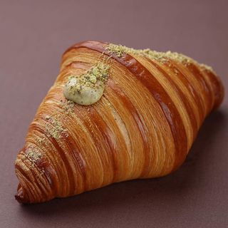 კრუასანი ფსტის კრემით