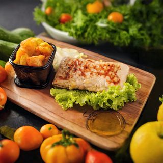 Punjena bela vešalica