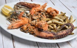 Platou prajit Santorini