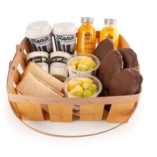 Cesta desayuno en compañía