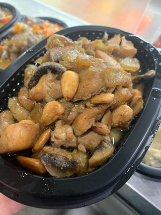 Pollo con almendras
