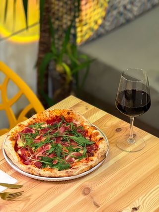 Jamón Serrano, Queso Ahumado Y Rúcola