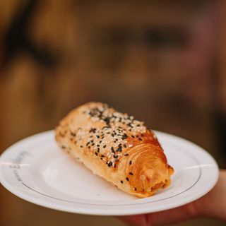 Сосиска в тісті із cиром чеддер