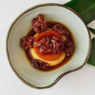 165. Flan Con Nueces