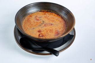 Супа Том Ям по избор с ориз или нудли (500г)