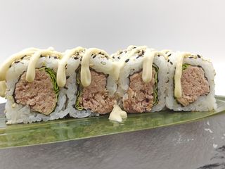 72 Uramaki tonno cotto