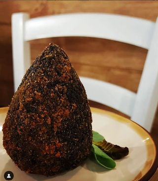 Arancino al nero di seppia