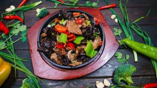 Жареные древесные грибы с мясом (300г)