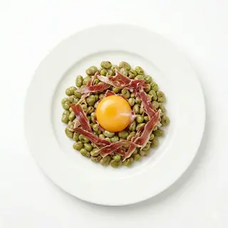Habitas Con Virutas De Ibérico Y Yema (Media)