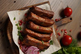 Coaste de porc pe grill