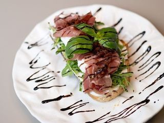 Bułka francuska z prosciutto