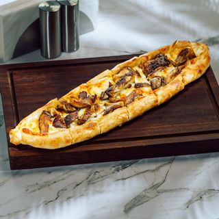 Mantarlı kaşarlı pide