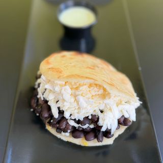 Arepa Dominó