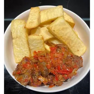 Fried yam, chicken and pepper sauce pack