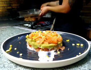 Timbal De Guacamole Con Salmón Ahumado
