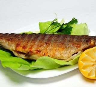 Păstrăv prajit sau la grătar