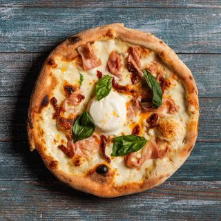 Crudo e buratta pomodorini secchi