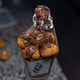 Pyramide de choux kitkat 